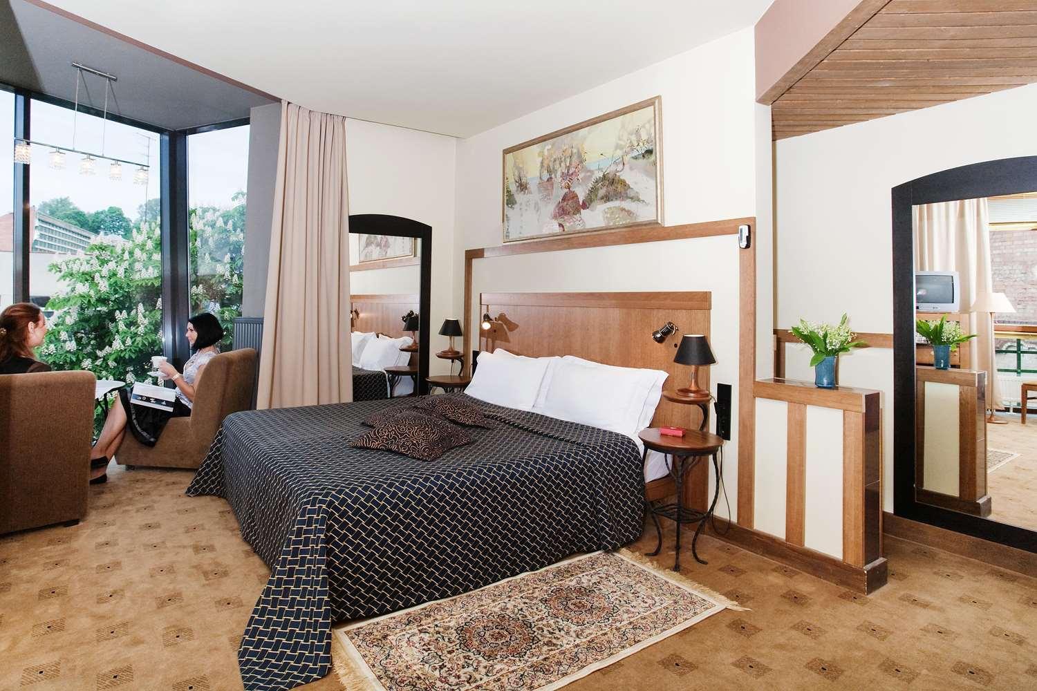Best Western Santakos Hotel Kaunas Ngoại thất bức ảnh