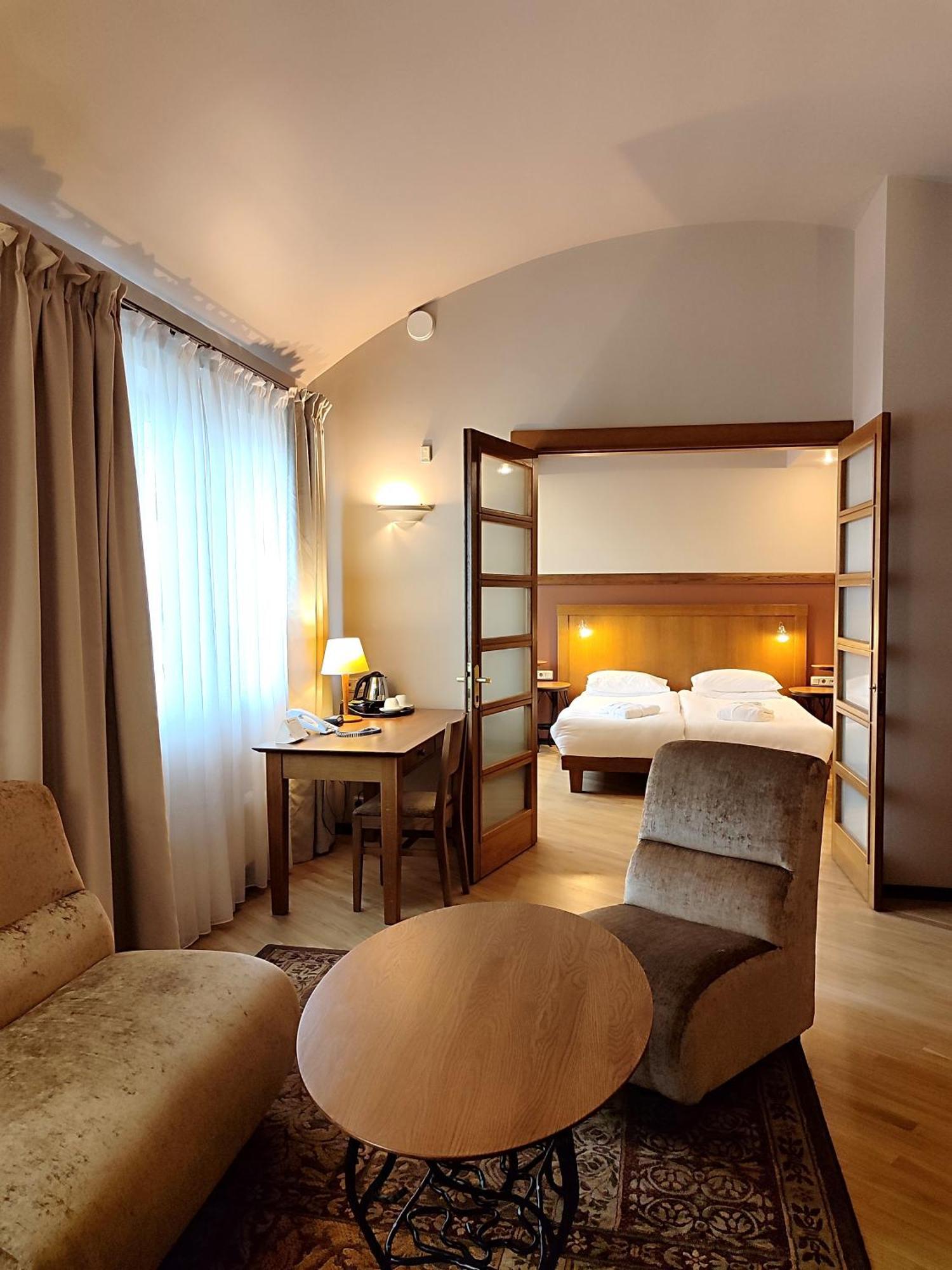 Best Western Santakos Hotel Kaunas Ngoại thất bức ảnh